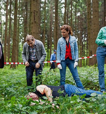 Mike Müller als Luc Conrad, Samuel Streiff als Reto Doerig, Barbara Terpoorten als Anna-Maria Giovanoli, Martin Ostermeier als Semmelweis, vorne: Werner Biermeier als Alfons Zehnder.