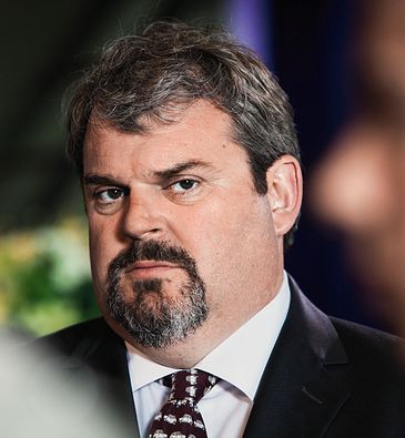 Mike Müller als Luc Conrad.